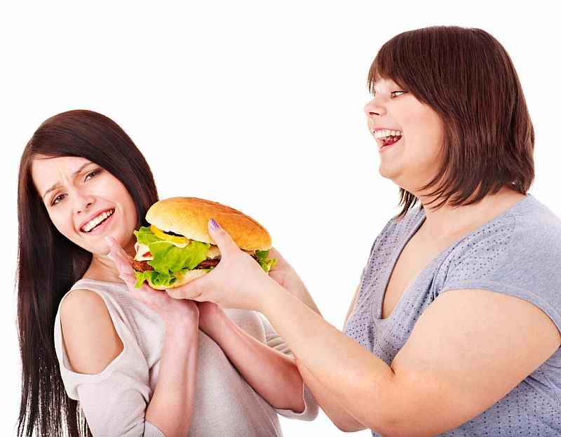 PLOT TWIST - Cindy picked the wrong day to wear her ginormous hamburger pendant. 